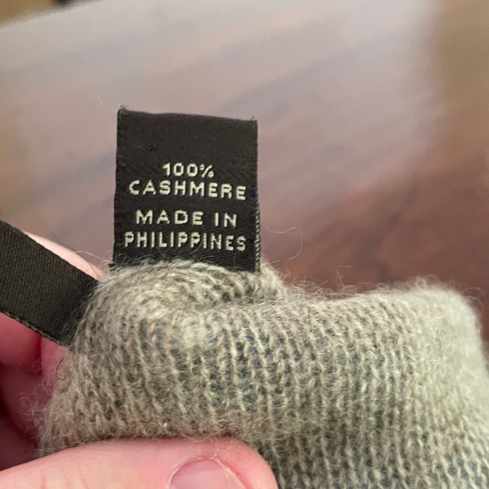Coach light Blue Leather Gloves with Silver Accents - Picture 6 of 6